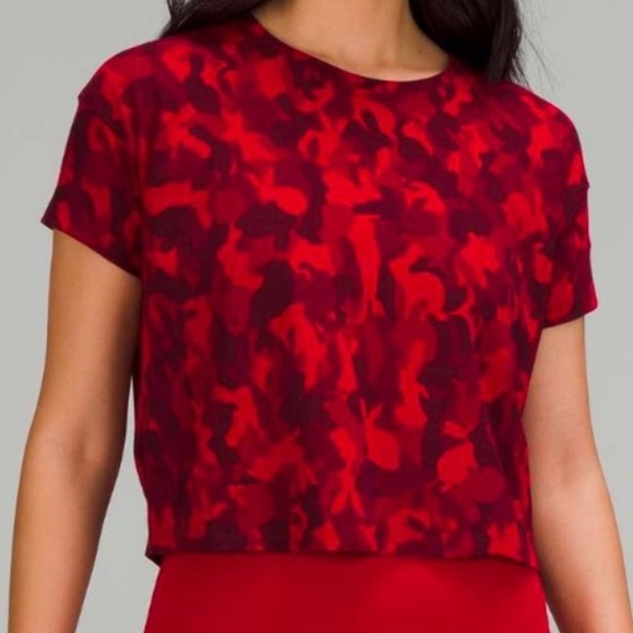 Lululemon Athletica New Year Cates T-Shirt
Rabbit All Over Print Red Multi sz 8 - Picture 2 of 3